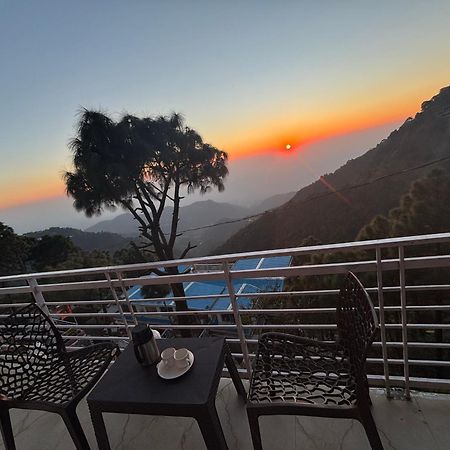 Apartmán Panormic View By The North Edge Kasauli Exteriér fotografie