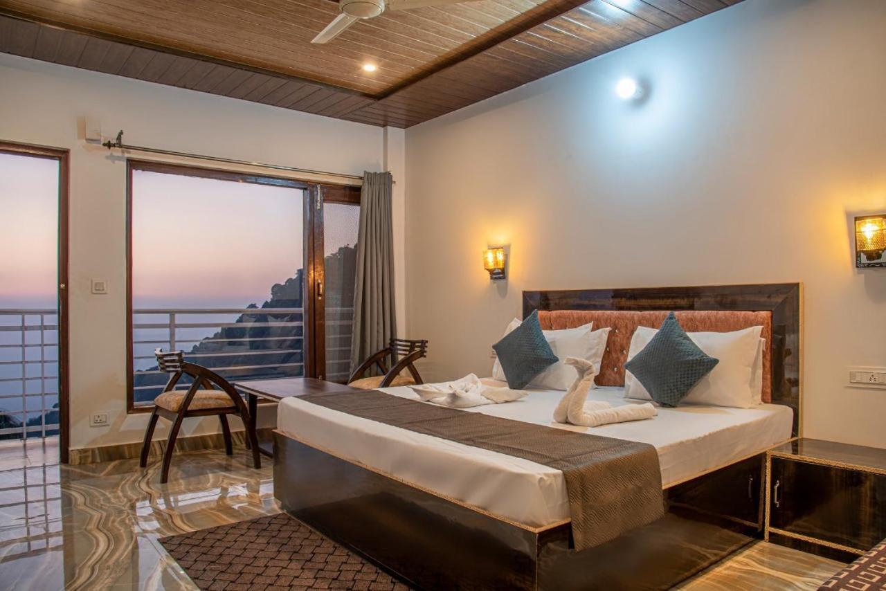 Apartmán Panormic View By The North Edge Kasauli Exteriér fotografie