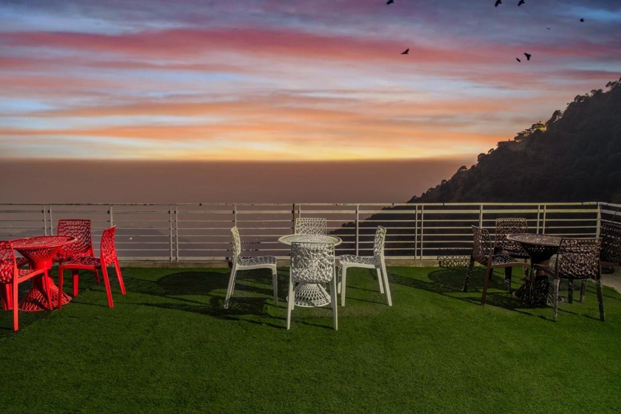 Apartmán Panormic View By The North Edge Kasauli Exteriér fotografie